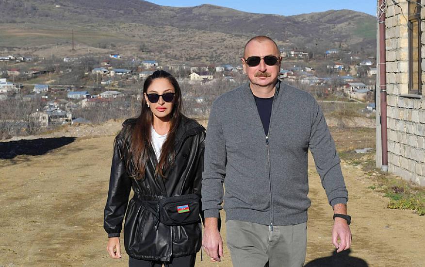 Prezident xanımı və qızı ilə 