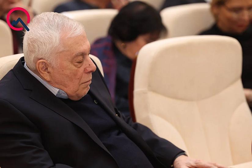 AMEA-nın vitse-prezidenti iclasda yatmayıb, sənədlərə baxırmış