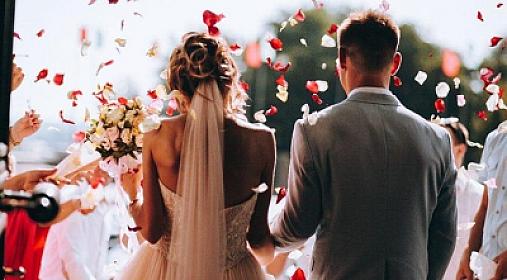 Qadınlar evləndikdən sonra soyadlarını dəyişdirməlidir?