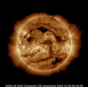 Günəşin səthindən ləkələr 