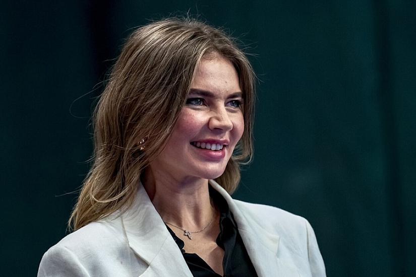 Утверждение: миллиарды, оставшиеся после строительства «дворца Путина», были пожертвованы в фонды Кабаевой. 