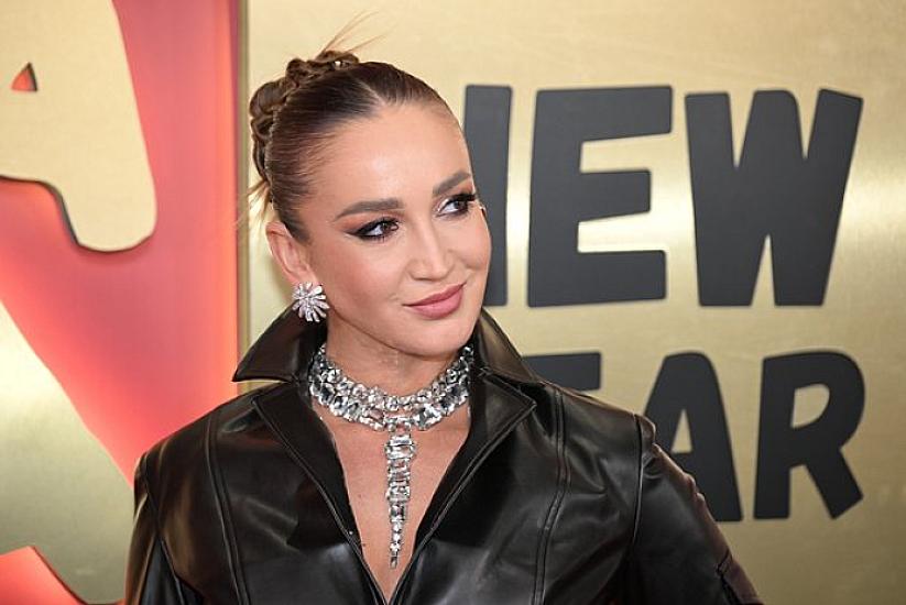 Buzuzova: Yalnız axmaqlar dəyişmir