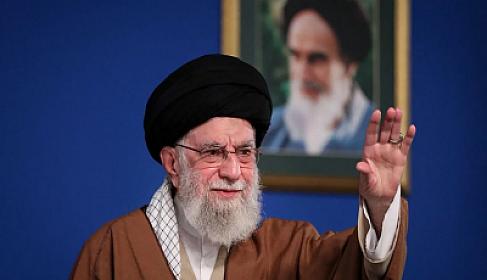 İran dövlət televiziyası Xameneinin öldürüldüyünü 