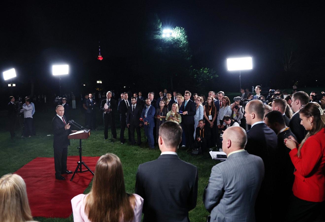 Putin “sees light at the end of the tunnel”