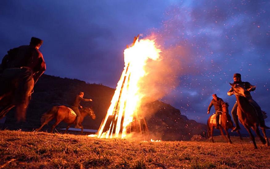 Tonqal üzərindən atılarkən ehtiyatlı olun! - 