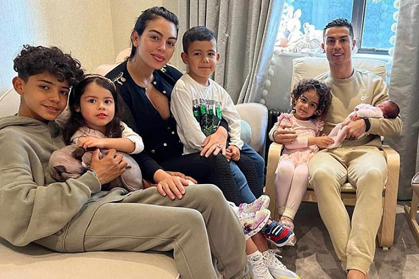 Ronaldo ailəsi ilə birgə Səudiyyədən təcili 
