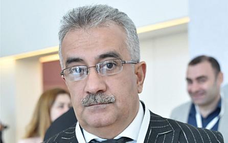 Aktrisa direktoru məhkəməyə verdi -