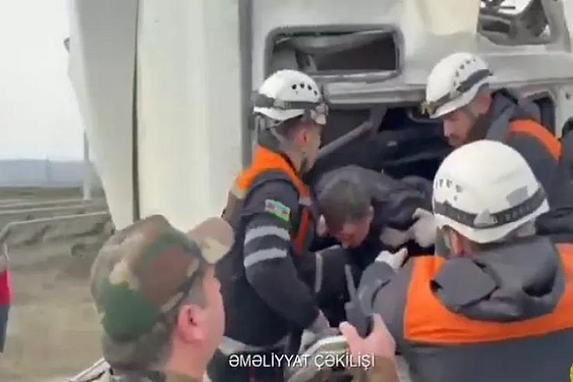 На дороге Баку-Куба столкнулись грузовики: водитель с трудом