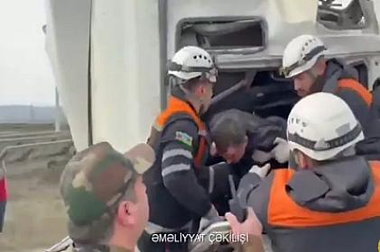 Bakı-Quba yolunda yük maşınları toqquşdu: sürücü güclə