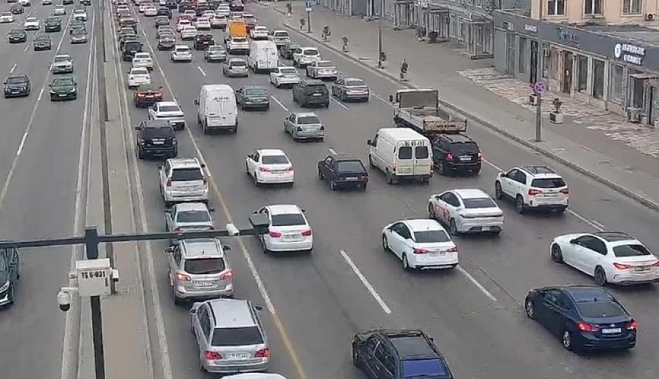There are traffic jams in 15 directions in Baku -