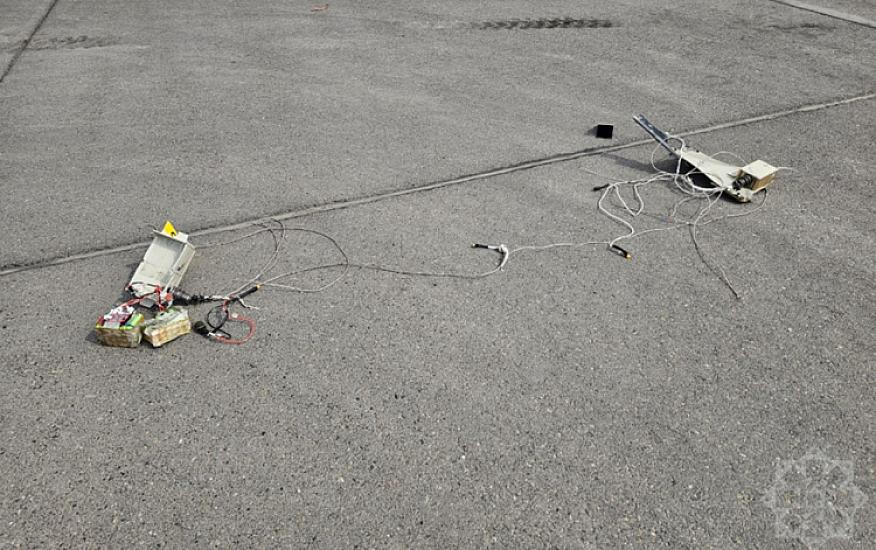 Aeroporta düşən dronun qalıqları - 