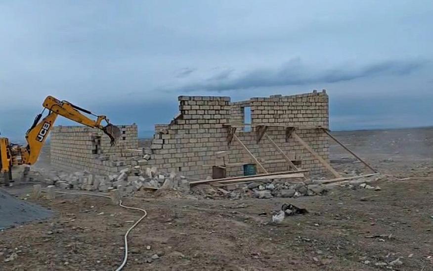 Gəncədə qanunsuz tikililər sökülüb - 