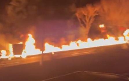 Tehranda neft anbarları vuruldu - Küçələr də yanır - 