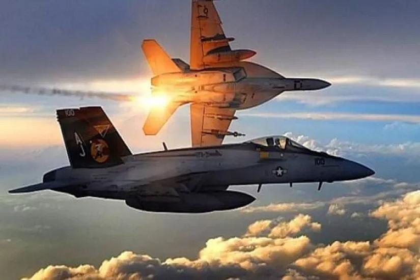 İsrail İsfahanda F-14 qırıcı təyyarələrinə 