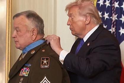 Trampın təqdim etdiyi medal sosial mediada lağ obyektinə çevrildi - 