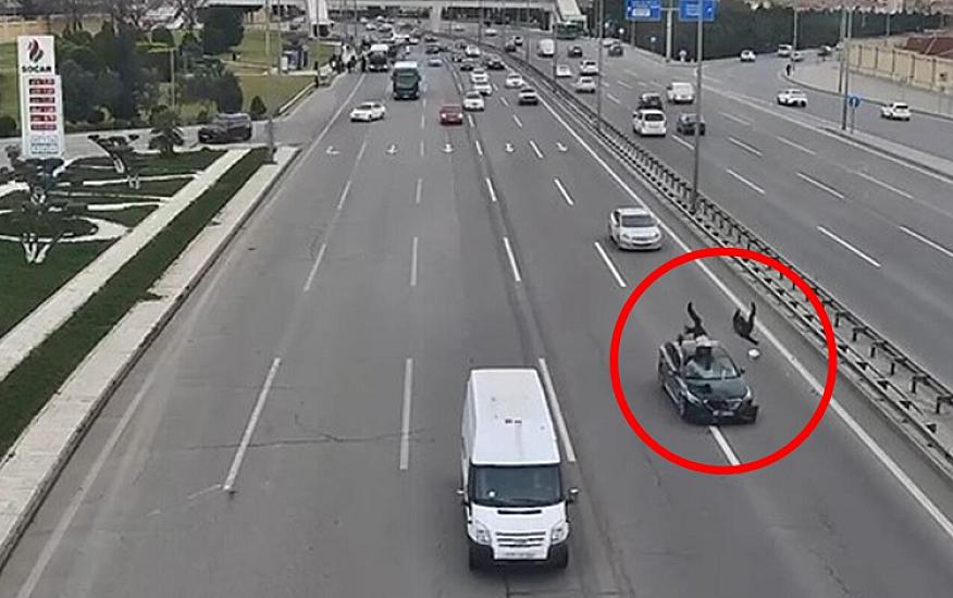 Aeroport yolunda AĞIR QƏZA - 2 piyadanı maşın vurdu - 