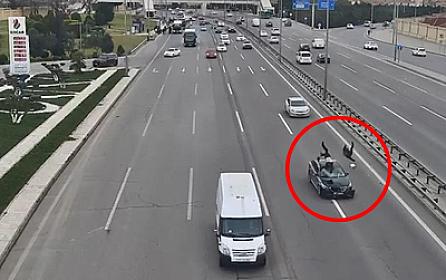 Aeroport yolunda AĞIR QƏZA - 2 piyadanı maşın vurdu - 