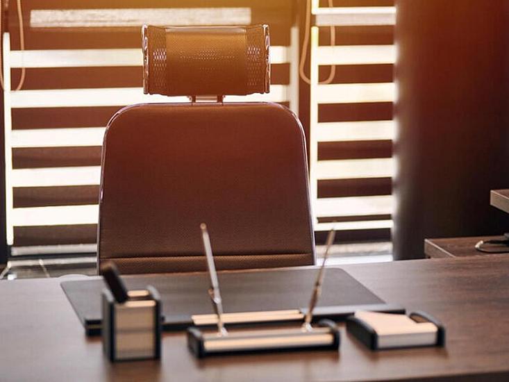 İcra başçısı köməkçisini 