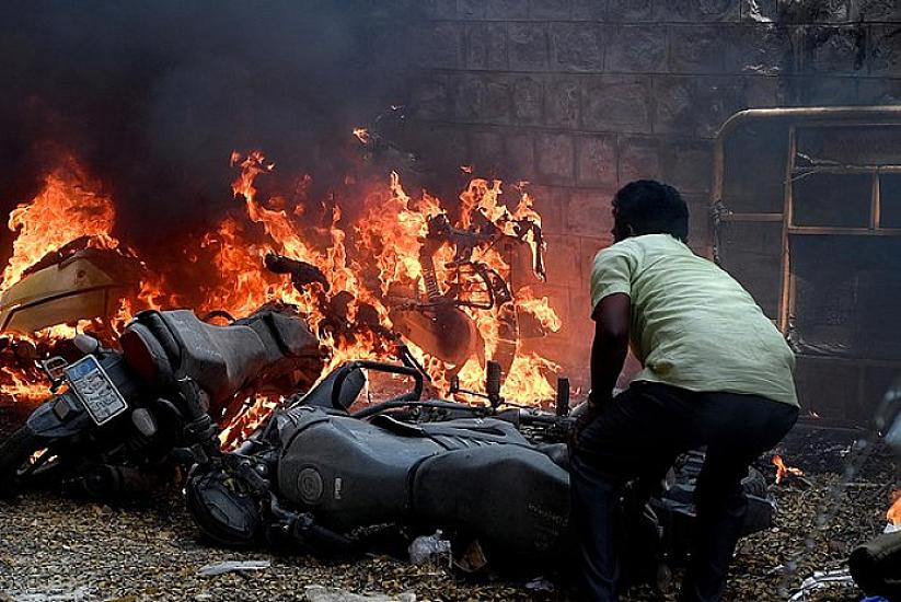 Skuterə görə sevgilisini və valideynlərini 