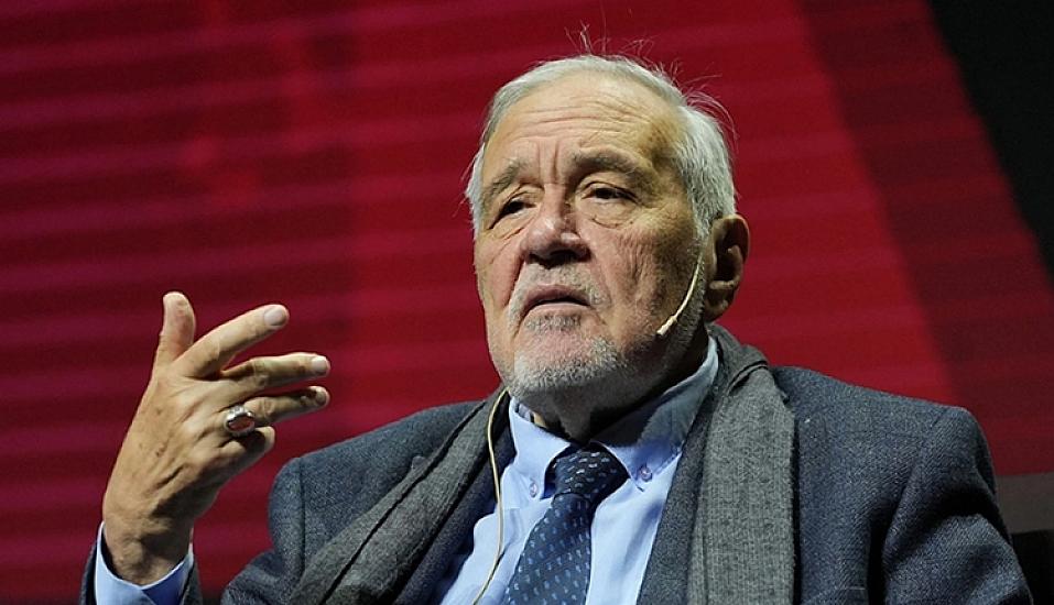 İlber Ortaylı süni tənəffüs aparatına 