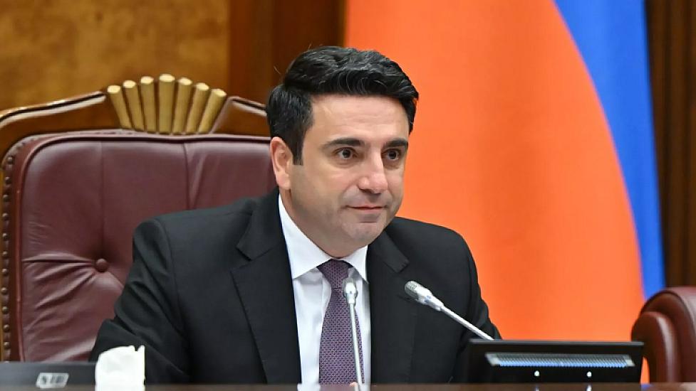 Simonyan İstanbula gedir: 