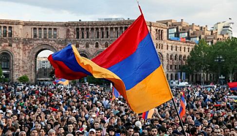 Ermənistan QƏRB və HƏRB arasında... – 