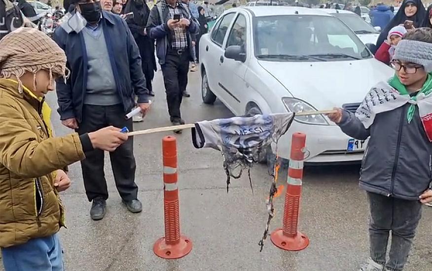 Messinin formasını yandırdılar - 