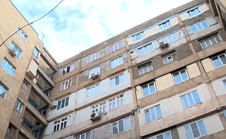 Bakıda 4-cü mərtəbədən yıxılan qadın 