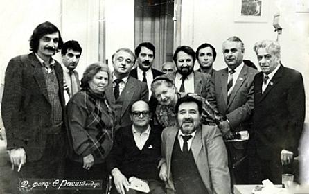 Vəfatından sonra bu tarixi foto yenidən gündəm oldu...