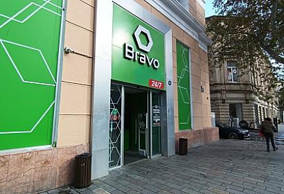 “Bravo” eyni çörəyi müxtəlif mağazalarında 