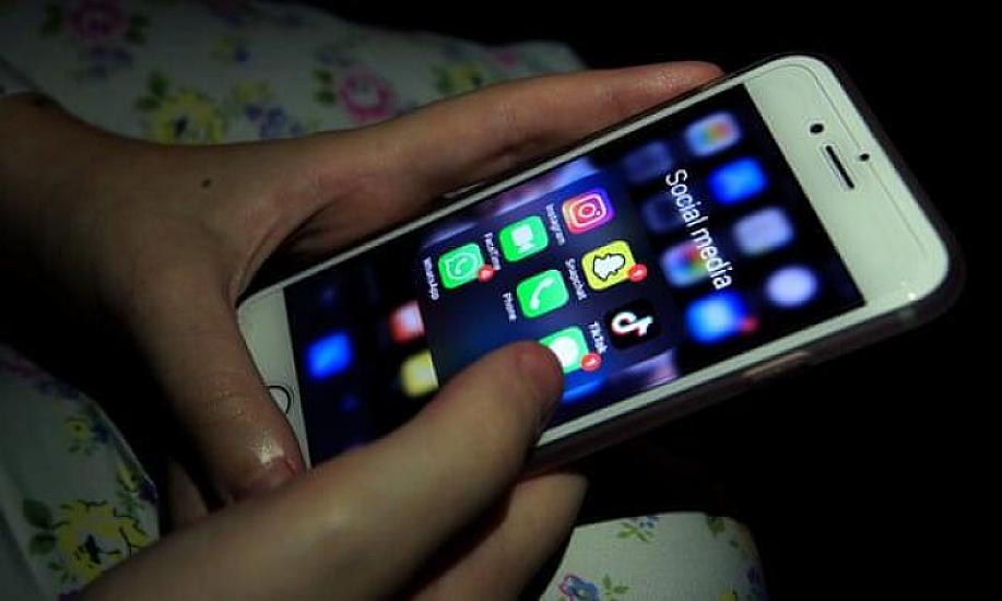 "İnstagram"da söyüş söyən 