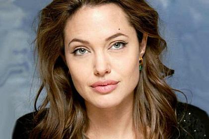 Анджелина Джоли пытается себя убить