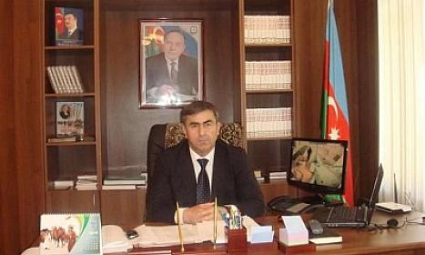 İcra başçısı müğənnini