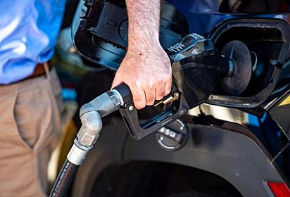 Benzin və dizel durmadan bahalaşır: ABŞ-də son qiymətlər