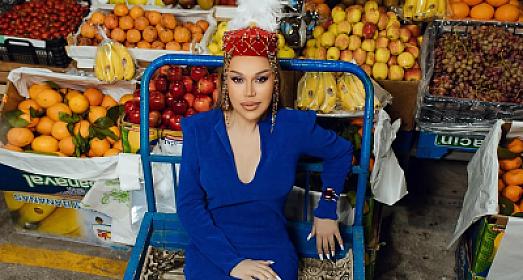 Рексана в рыночной тележке - ФОТО