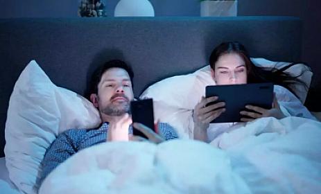  Ekranlardan yayılan mavi işıq həm yuxu, həm göz sağlamlığı üçün təhlükəlidir - 