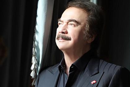 Məşhur sənətçi ilə bağlı 