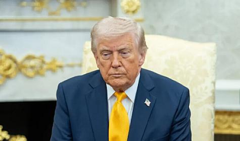 Кто пишет посты в социальных сетях Трампа?