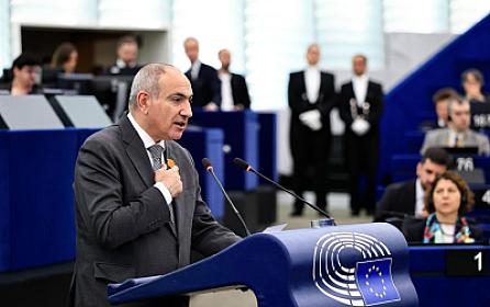 “Eyni tələyə iki dəfə düşməyimizi istəyənlər