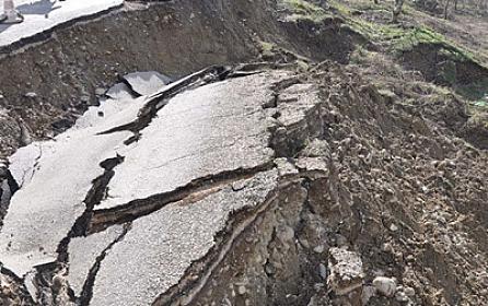 Muğanlı-İsmayıllı yolunun mühafizə zolağında 