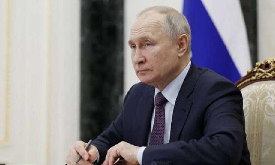 Putin Vaqif Kərimovu təltif etdi -