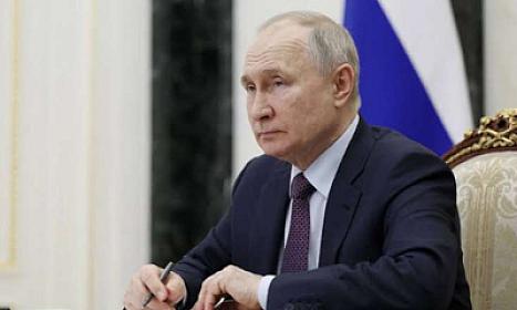 Putin Vaqif Kərimovu təltif etdi -