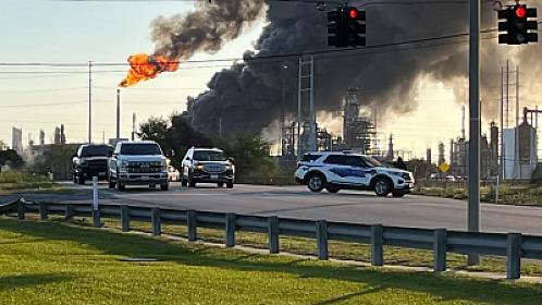 Strong explosion at an oil refinery in the USA