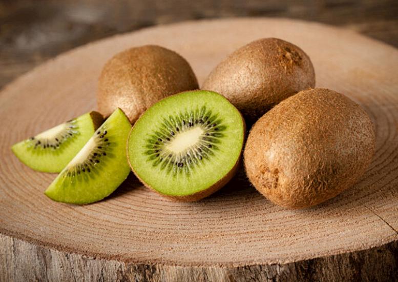 Why should we eat kiwi before going to bed?