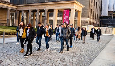 Gənc almanların bu qədəri ölkəni tərk etməyi düşünür