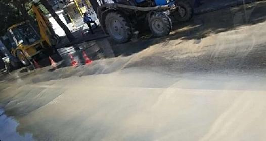 Bakının nəhəng ticarət mərkəzini su basdı -  VİDEO