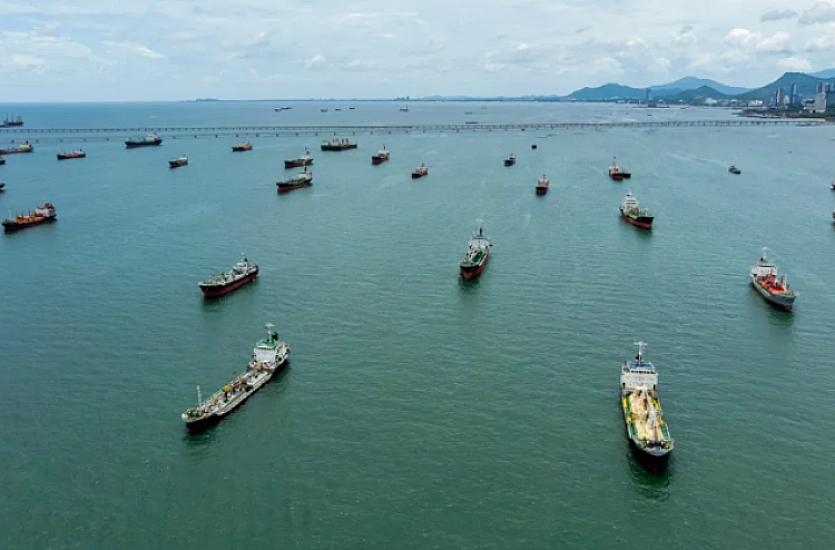 İran Hörmüz boğazının tam blokadası ilə hədələdi