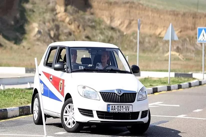 Водительские удостоверения в соседней стране