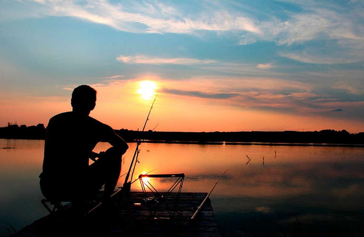 Çubuğu məftillərə dəyən gənc