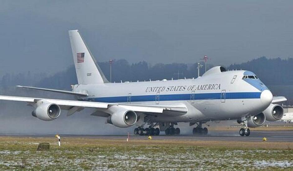 Trampın təyyarəsinə dron yaxınlaşdı - 